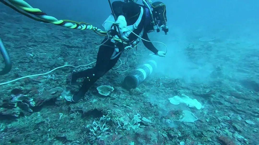 利物浦新赛季主场球衣谍照：融入大量YNWA元素图案