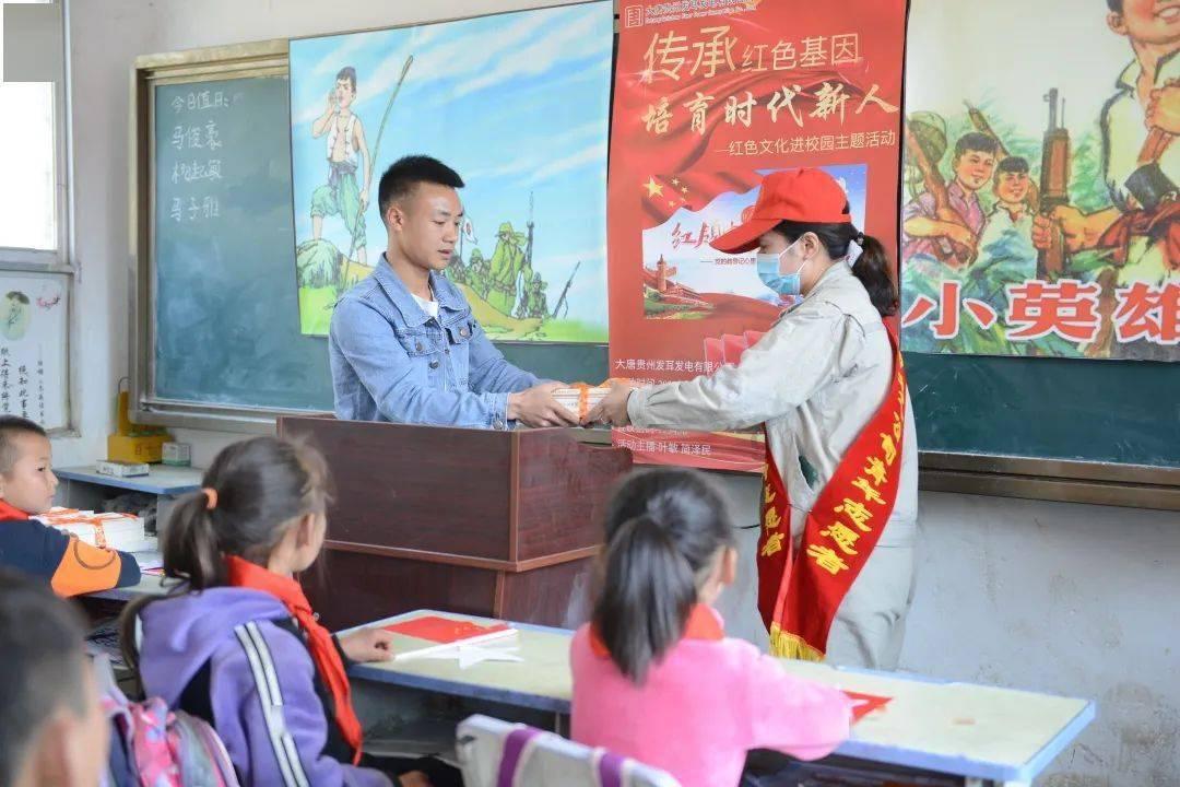 农村大妈卖“独门手艺”，10元一份，一天限量一锅，顾客争相购买