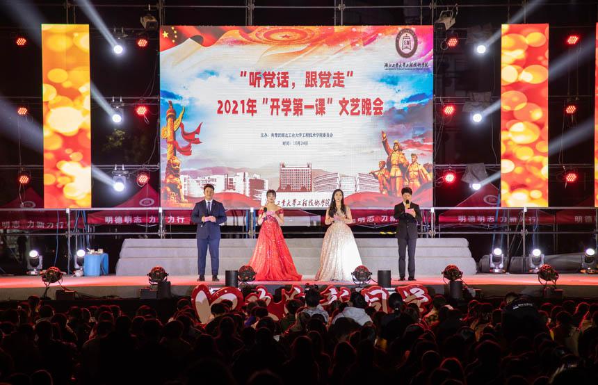 黄晓明微博之夜红毯引热议!与李冰冰同框一般高,到底是谁说了谎